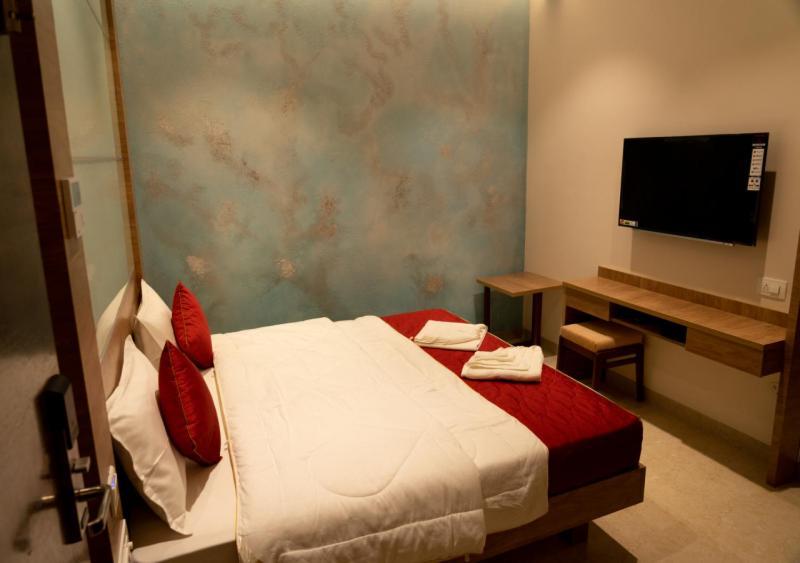 The Paradise Hotel - Luxury Stay Kanchipuram Buitenkant foto
