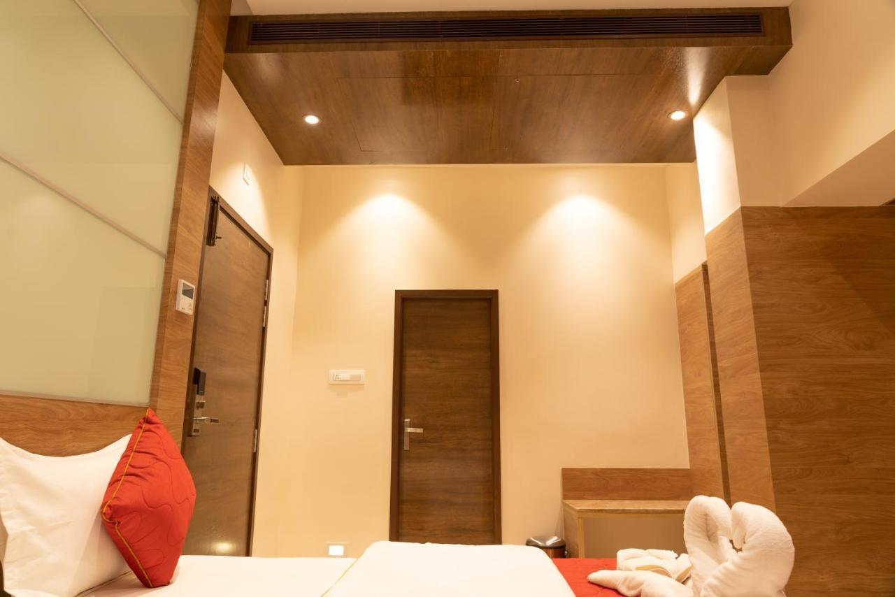 The Paradise Hotel - Luxury Stay Kanchipuram Buitenkant foto
