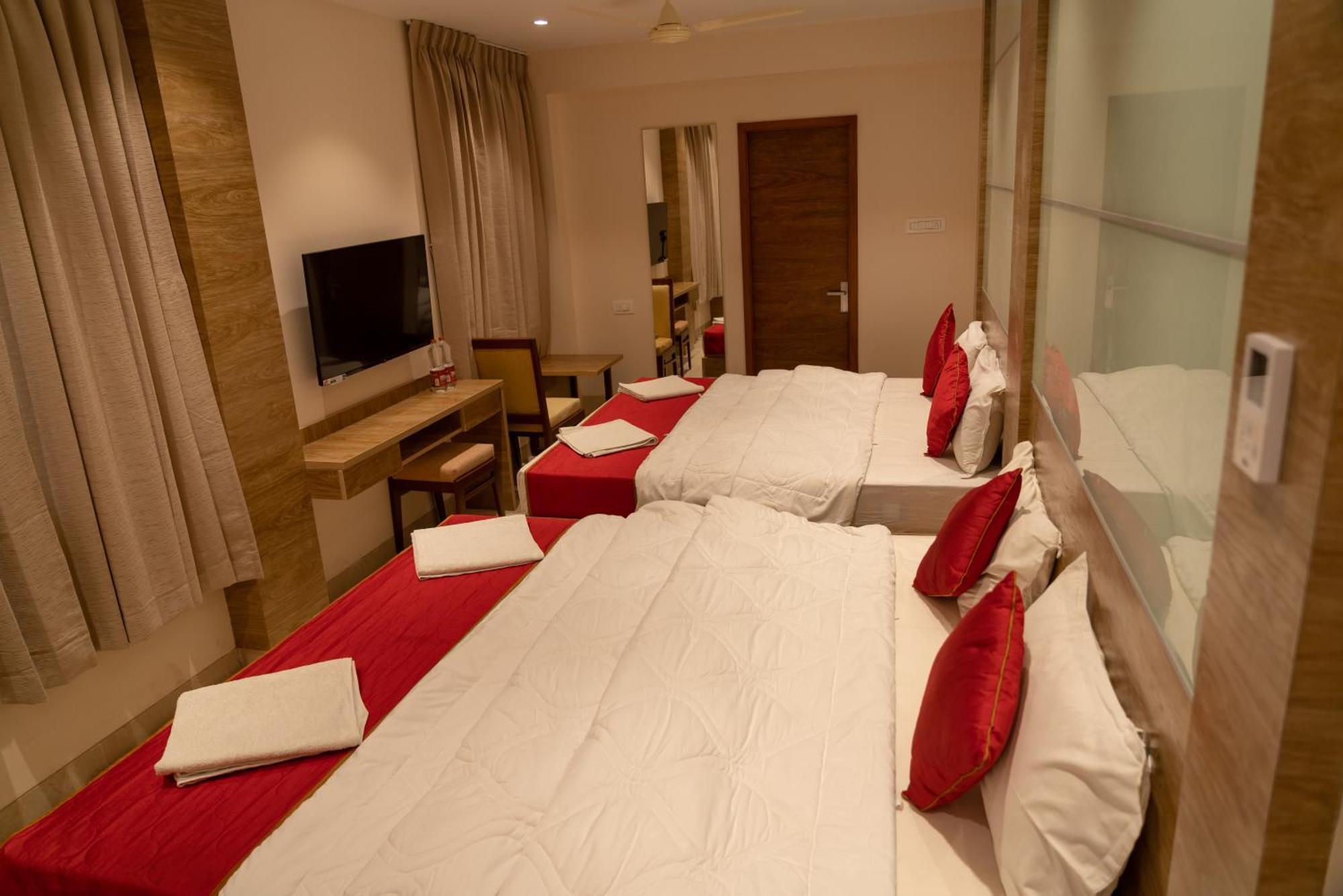 The Paradise Hotel - Luxury Stay Kanchipuram Buitenkant foto