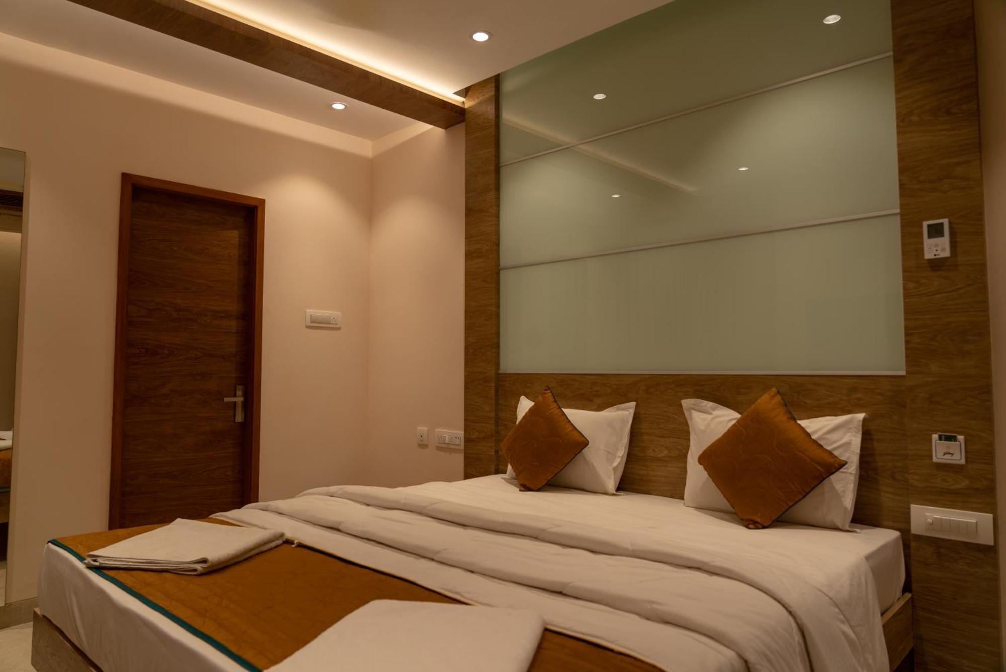 The Paradise Hotel - Luxury Stay Kanchipuram Buitenkant foto